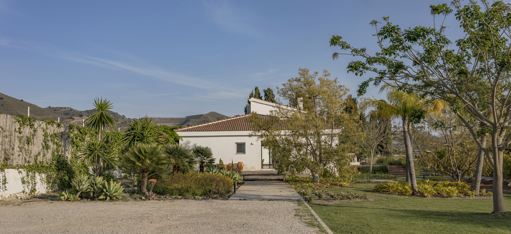 http://andresflajszer.com/files/gimgs/262_002-1s3a2070-71-andres-flajszer-oficina-transversal-finca-yantar.jpg