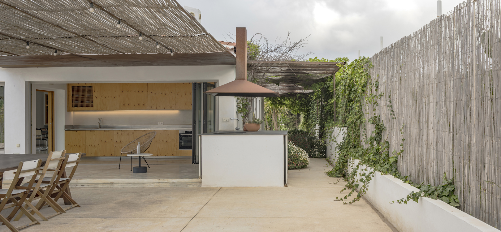 http://andresflajszer.com/files/gimgs/262_076-1s3a2519-21-andres-flajszer-oficina-transversal-finca-yantar.jpg