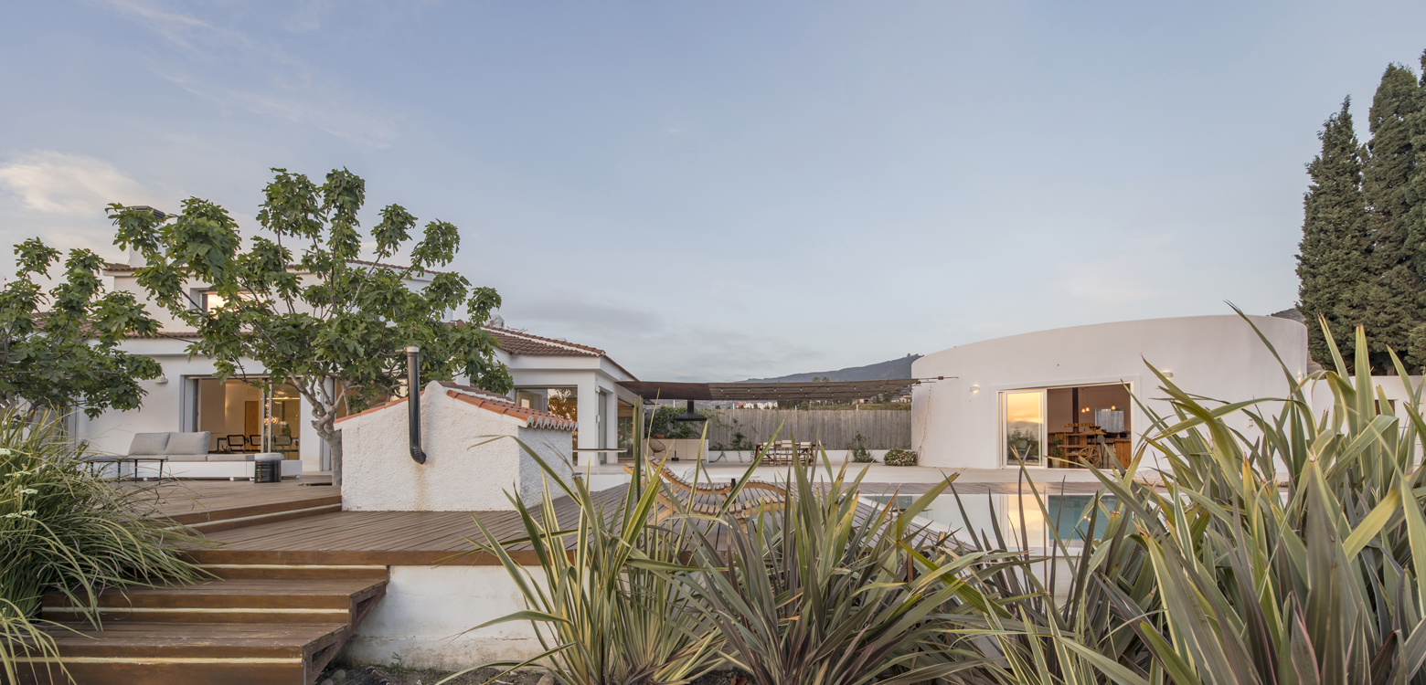 http://andresflajszer.com/files/gimgs/262_090-1s3a2373-74-andres-flajszer-oficina-transversal-finca-yantar.jpg