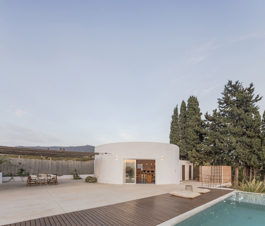http://andresflajszer.com/files/gimgs/262_092-1s3a2369-70-andres-flajszer-oficina-transversal-finca-yantar.jpg