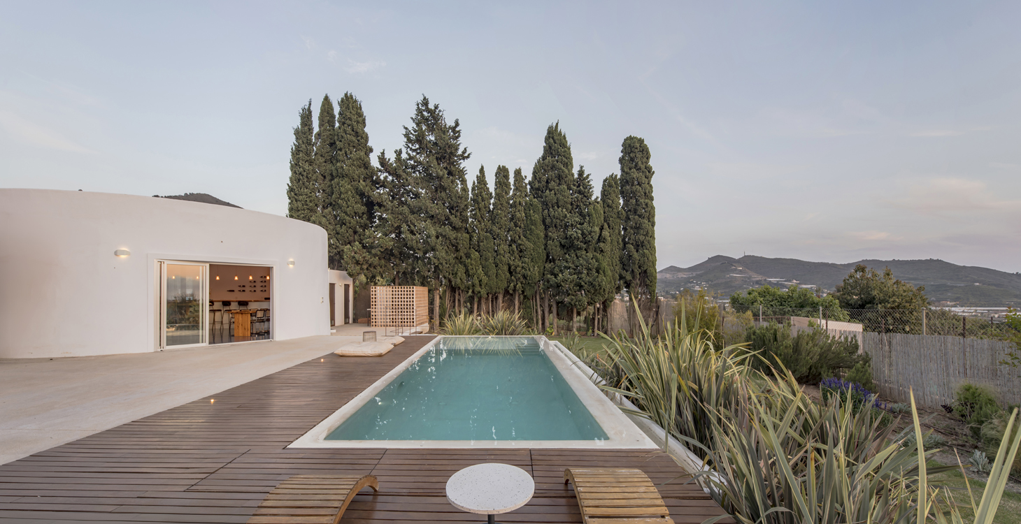 http://andresflajszer.com/files/gimgs/262_093-1s3a2371-72-andres-flajszer-oficina-transversal-finca-yantar.jpg