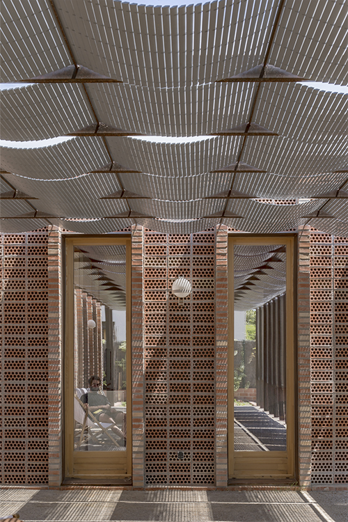 http://andresflajszer.com/files/gimgs/265_038-1s3a7814-15-16-andres-flajszer-obo-estudi-casa-montse-i-manel-750.jpg