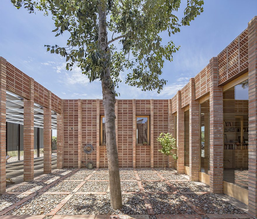 http://andresflajszer.com/files/gimgs/265_045-1s3a7883-84-85-86-87-88-andres-flajszer-obo-estudi-casa-montse-i-manel-750.jpg