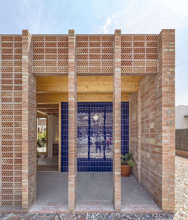 http://andresflajszer.com/files/gimgs/265_067-1s3a7995-99-8000-01-andres-flajszer-obo-estudi-casa-montse-i-manel-750.jpg