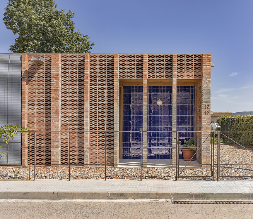 http://andresflajszer.com/files/gimgs/265_082-1s3a8250-51-52-53-54-55-56-andres-flajszer-obo-estudi-casa-montse-i-manel-750.jpg