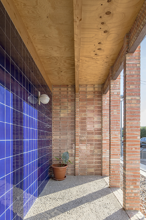 http://andresflajszer.com/files/gimgs/265_083-1s3a8478-79-80-81-andres-flajszer-obo-estudi-casa-montse-i-manel-750.jpg