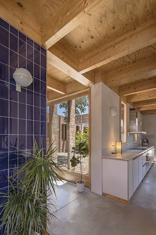 http://andresflajszer.com/files/gimgs/265_086-1s3a8022-23-24-25-26-27-andres-flajszer-obo-estudi-casa-montse-i-manel-750.jpg