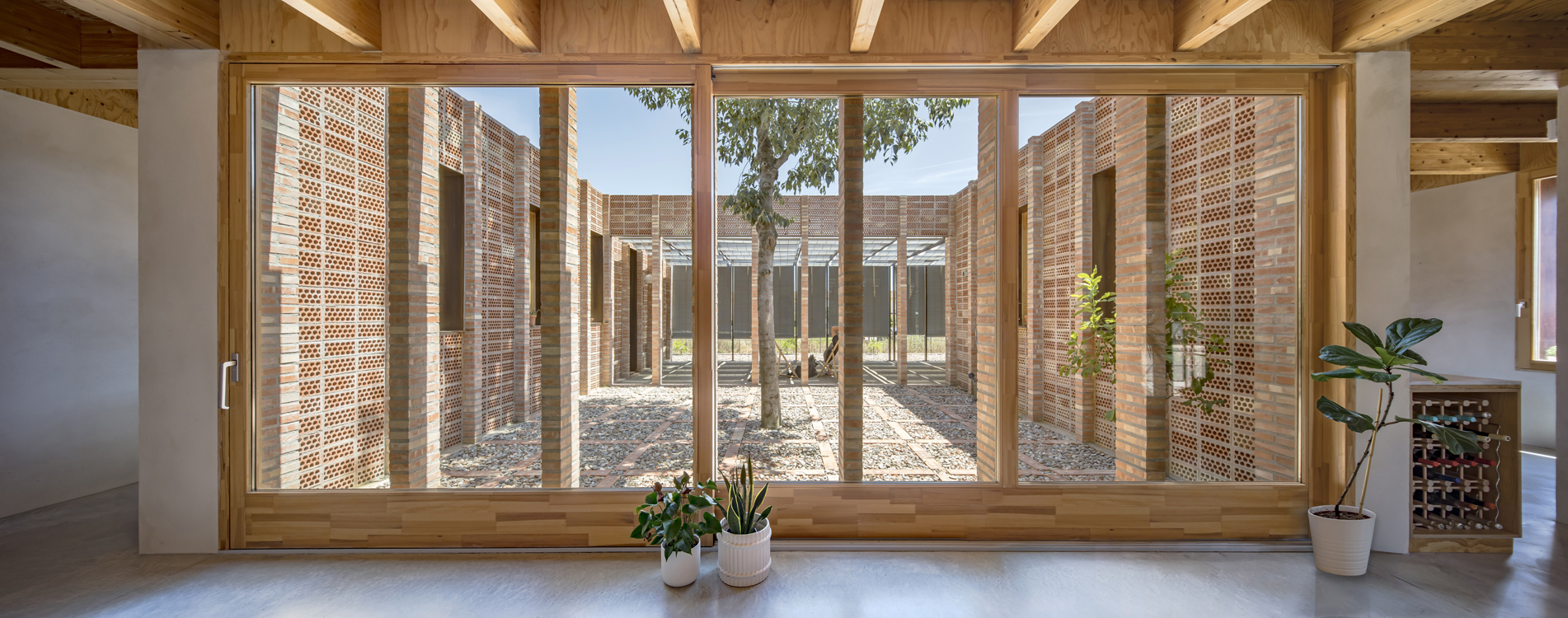 http://andresflajszer.com/files/gimgs/265_093-1s3a8035-36-37-41-42-44-46-andres-flajszer-obo-estudi-casa-montse-i-manel.jpg