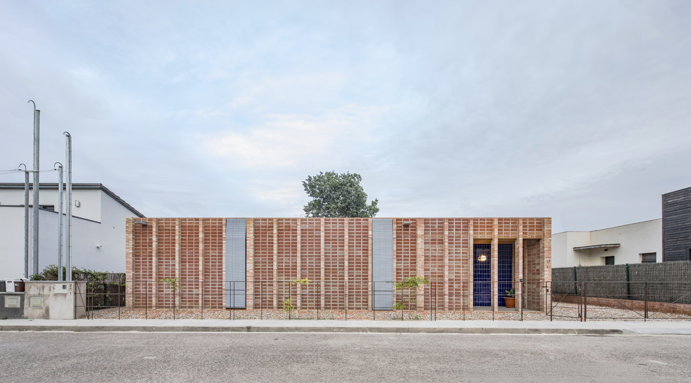 http://andresflajszer.com/files/gimgs/265_141-1s3a8713-14-15-andres-flajszer-obo-estudi-casa-montse-i-manel.jpg