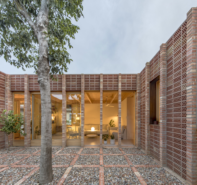 http://andresflajszer.com/files/gimgs/265_153-1s3a8807-08-andres-flajszer-obo-estudi-casa-montse-i-manel.jpg