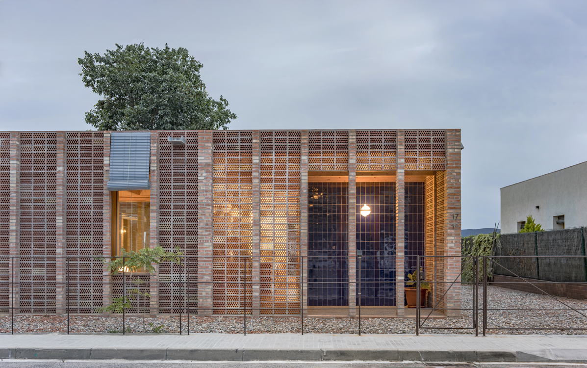http://andresflajszer.com/files/gimgs/265_161-1s3a8825-26-27-28-29-30-andres-flajszer-obo-estudi-casa-montse-i-manel.jpg