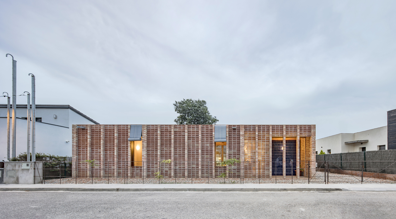 http://andresflajszer.com/files/gimgs/265_163-1s3a8816-17-18-andres-flajszer-obo-estudi-casa-montse-i-manel.jpg