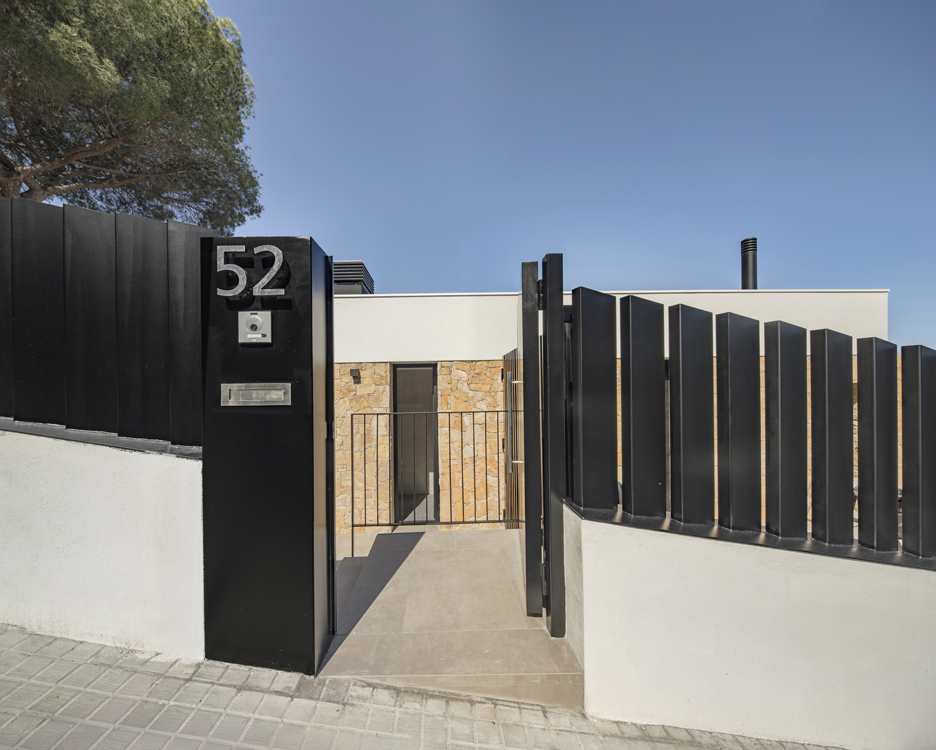 http://andresflajszer.com/files/gimgs/267_003-1s3a6495-96-97-andres-flajszer-08023-architects-cabrils.jpg