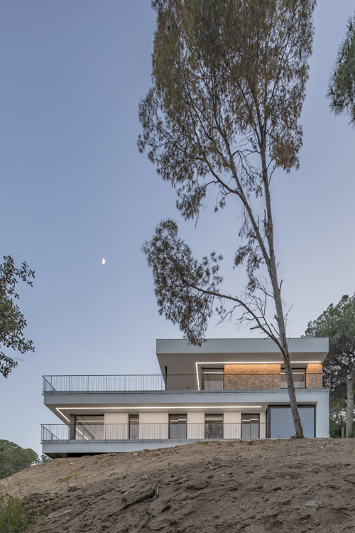 http://andresflajszer.com/files/gimgs/267_115-1s3a7311-andres-flajszer-08023-architects-cabrils.jpg