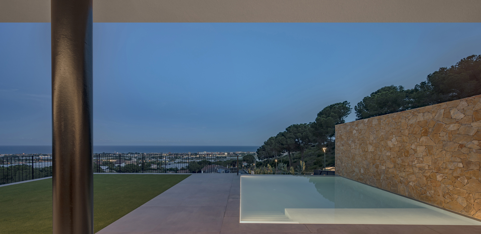 http://andresflajszer.com/files/gimgs/267_127-1s3a7356-57-andres-flajszer-08023-architects-cabrils.jpg